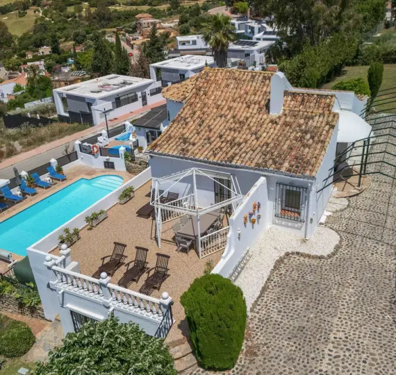 Продажа  отдельно стоящей виллы в Estepona