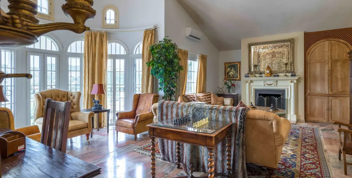 Продажа  отдельно стоящей виллы в Estepona 8