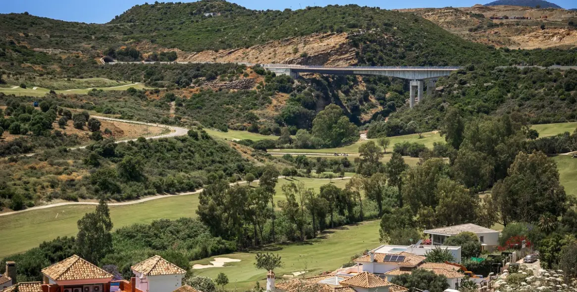 Продажа  отдельно стоящей виллы в Estepona 13