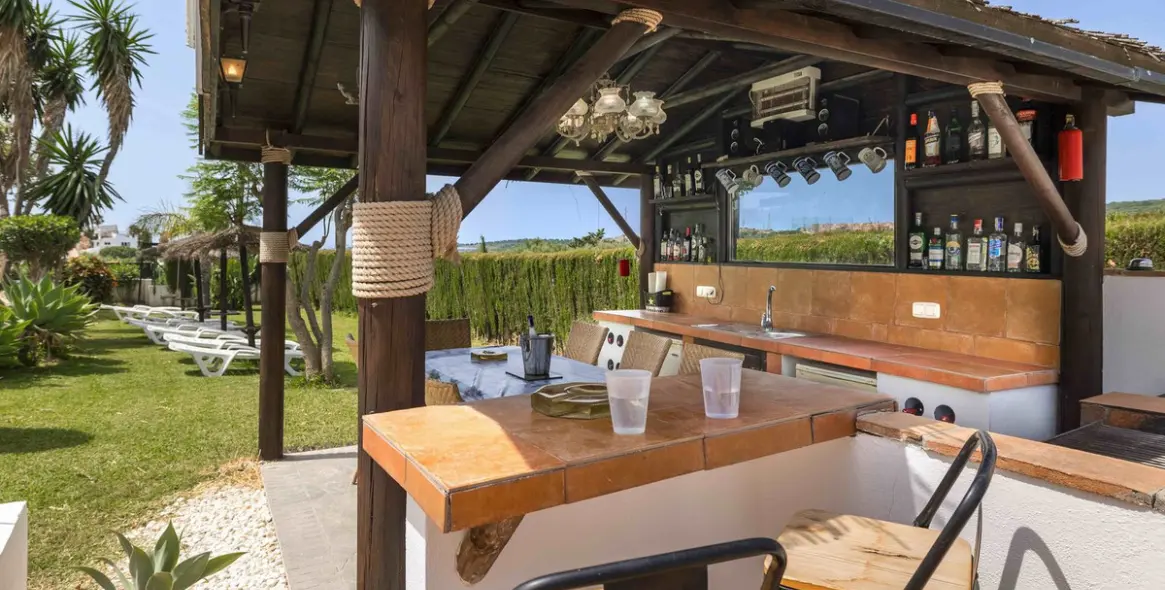 Продажа  отдельно стоящей виллы в Estepona 15