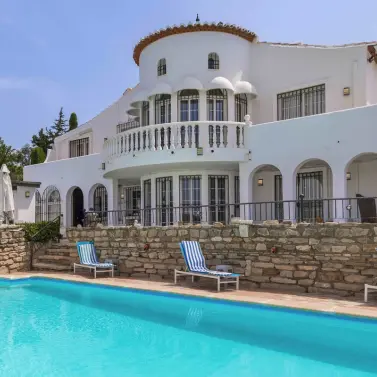 Venta de villa independiente en Estepona