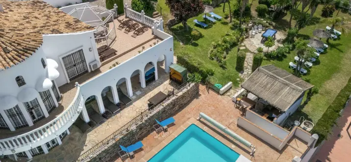 Venta de villa independiente en Estepona 1