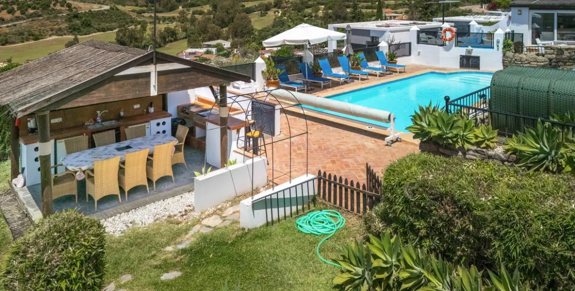 Продажа  отдельно стоящей виллы в Estepona 17