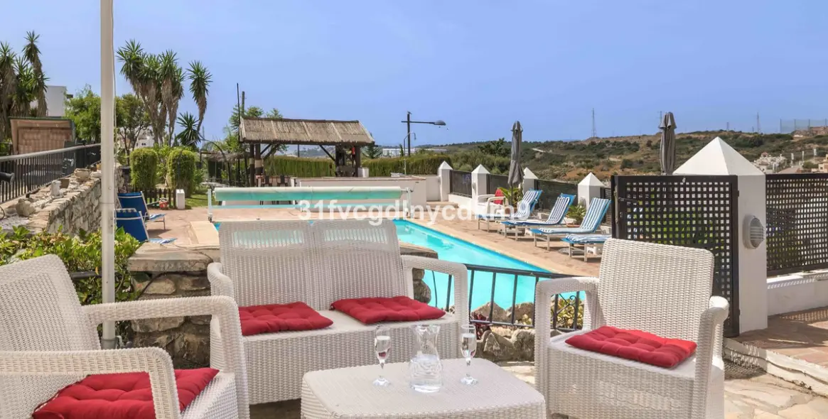 Sale of detached villa in Estepona 23