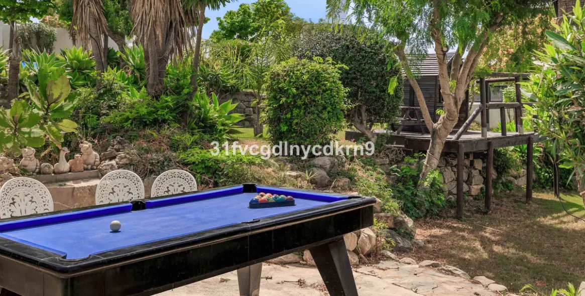 Sale of detached villa in Estepona 25