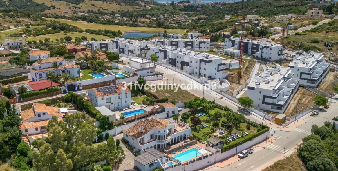 Sale of detached villa in Estepona 26