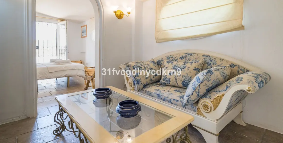 Sale of detached villa in Estepona 36