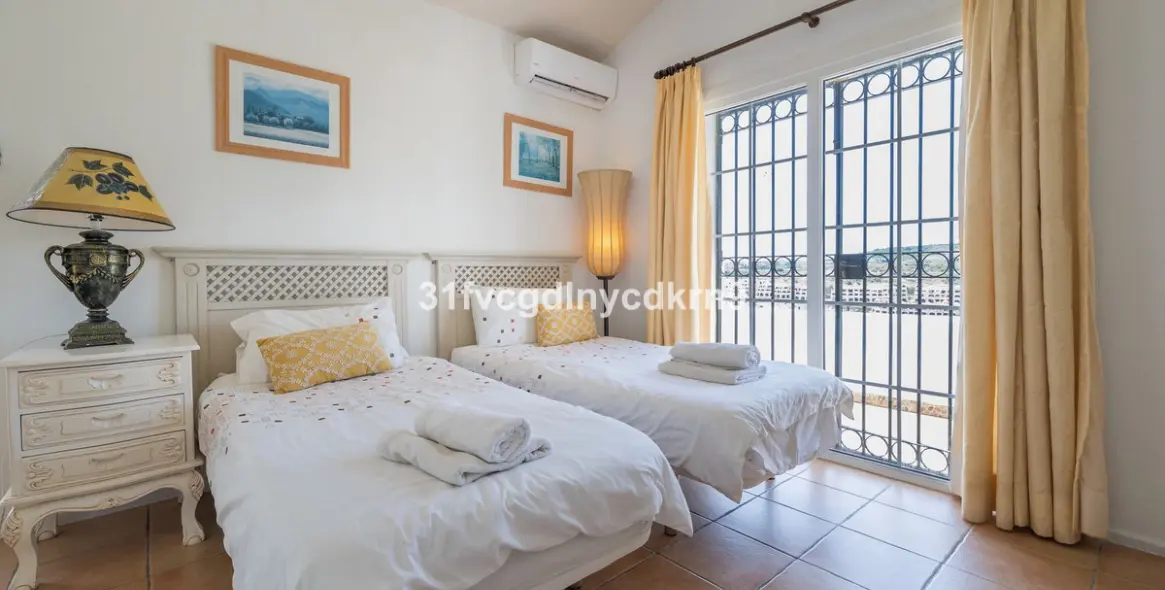 Sale of detached villa in Estepona 45