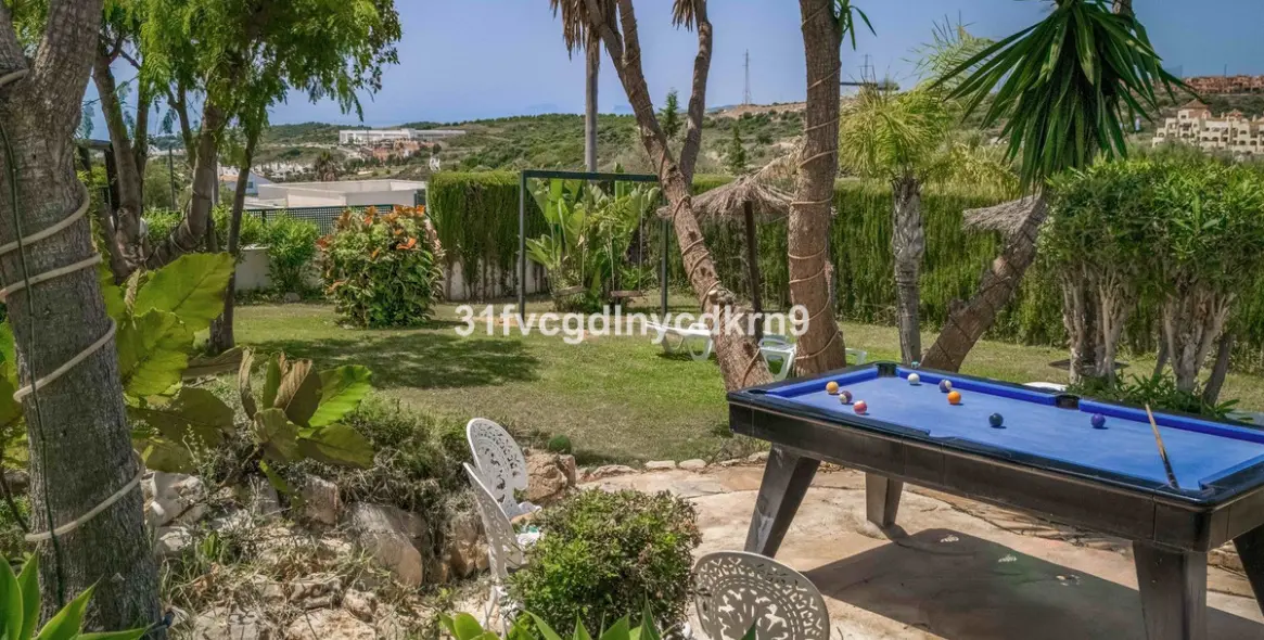 Sale of detached villa in Estepona 50