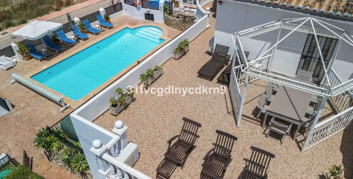 Sale of detached villa in Estepona 52