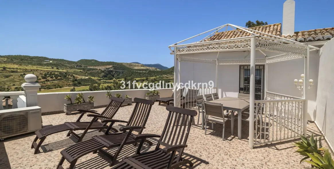 Sale of detached villa in Estepona 53