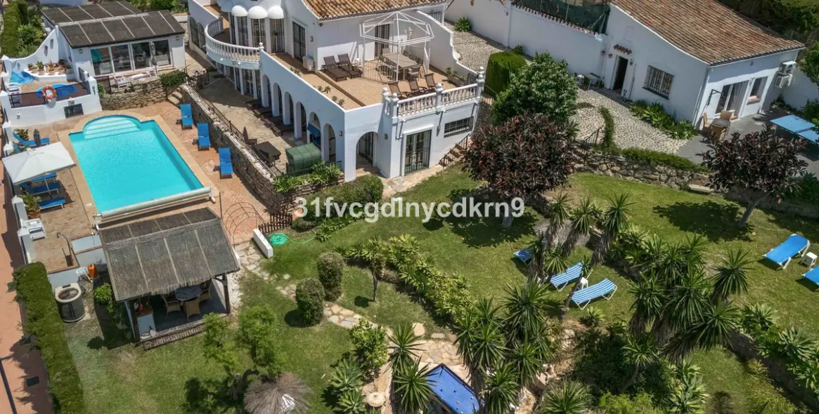 Sale of detached villa in Estepona 55