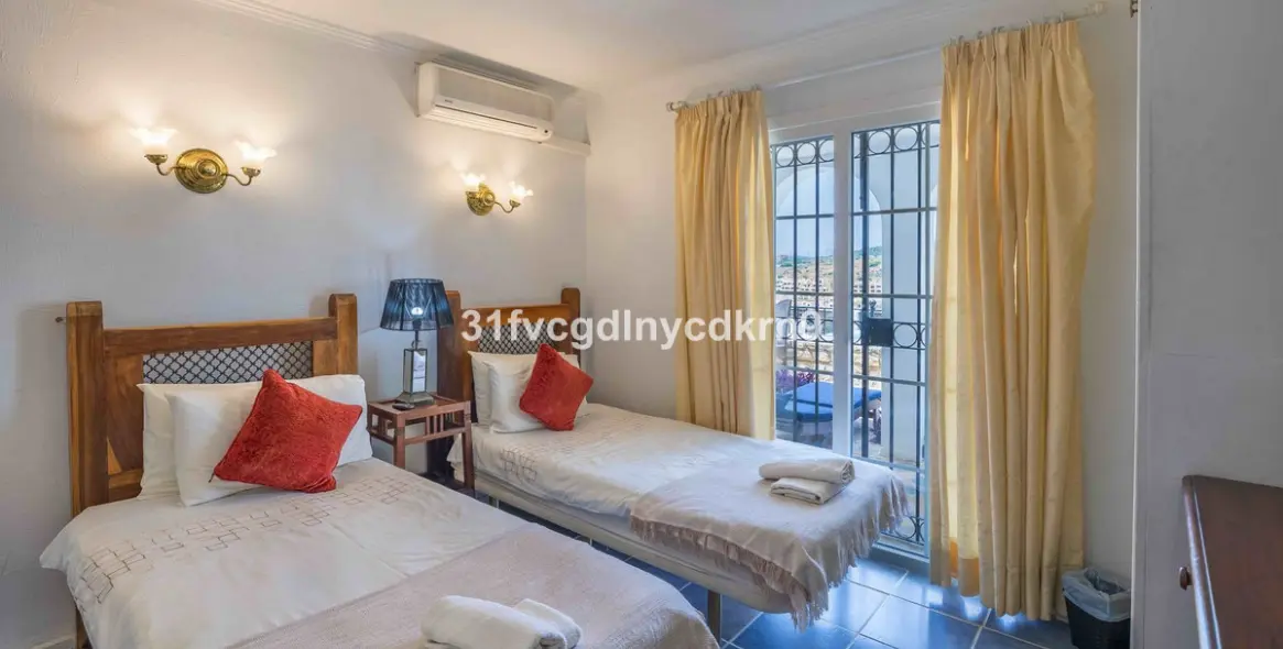 Sale of detached villa in Estepona 56