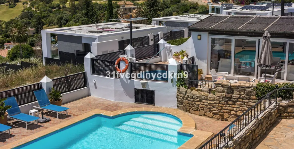Sale of detached villa in Estepona 58