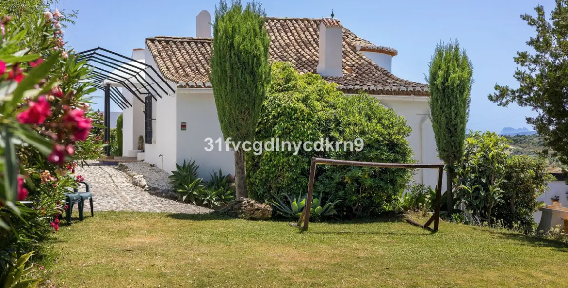 Sale of detached villa in Estepona 64