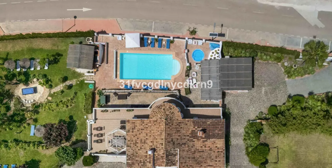 Sale of detached villa in Estepona 68