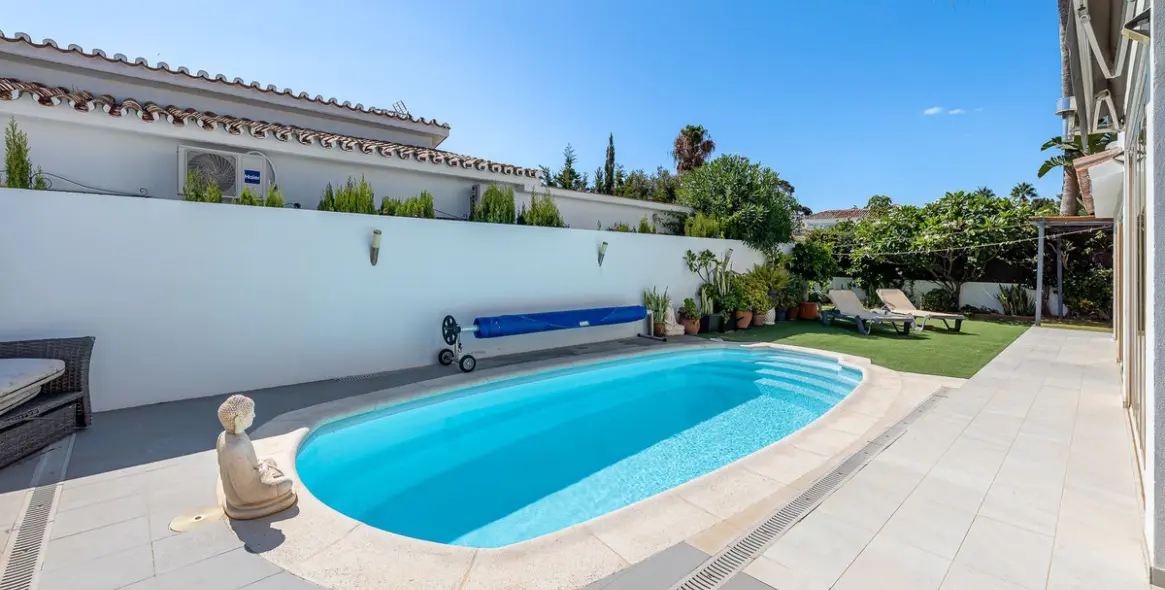 Продажа  отдельно стоящей виллы в Estepona (район Costalita) 4