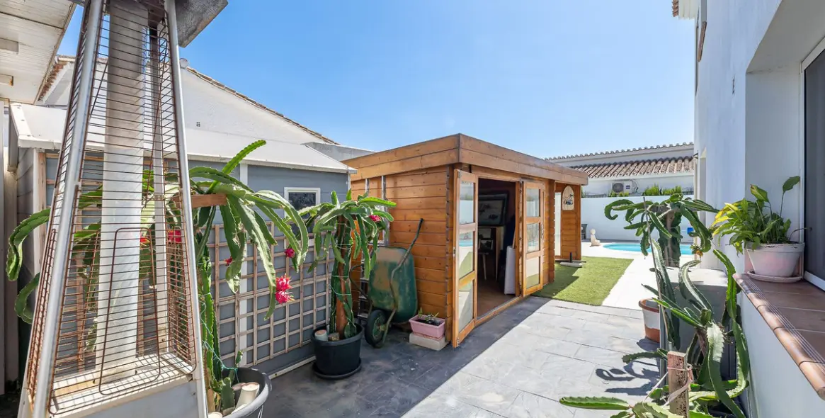 Продажа  отдельно стоящей виллы в Estepona (район Costalita) 7