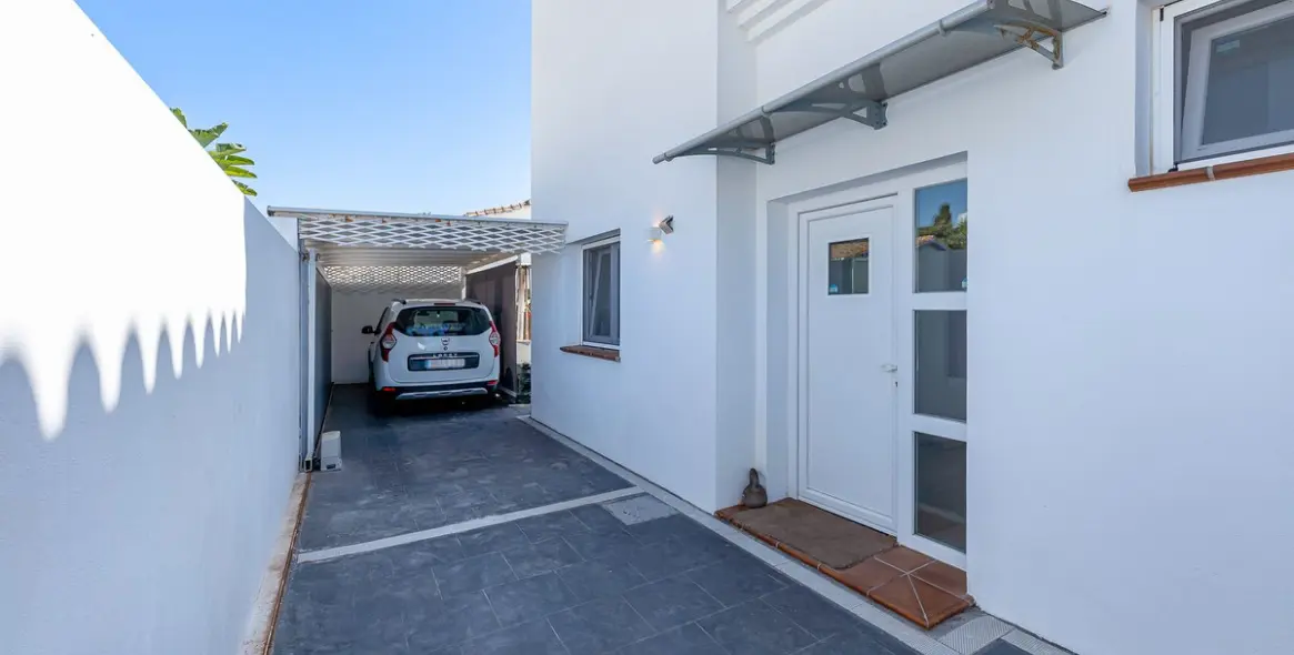 Продажа  отдельно стоящей виллы в Estepona (район Costalita) 9