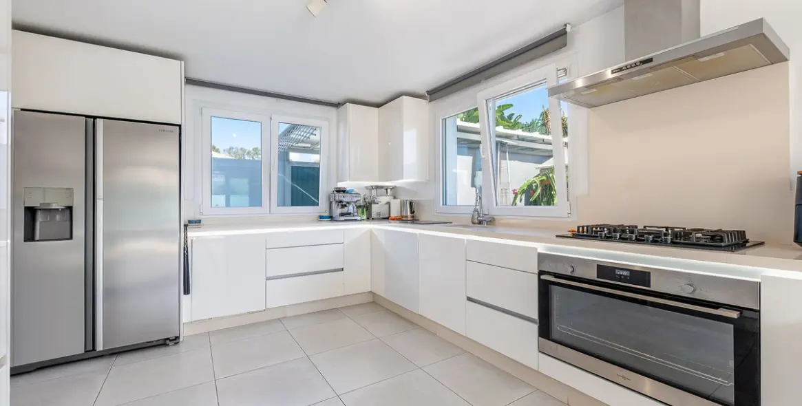 Продажа  отдельно стоящей виллы в Costalita 14