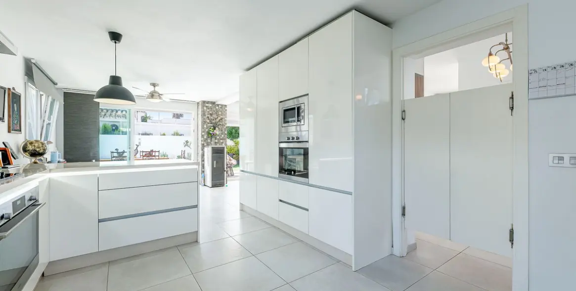 Продажа  отдельно стоящей виллы в Costalita 15