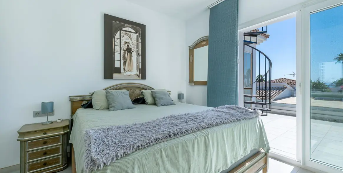 Продажа  отдельно стоящей виллы в Costalita 19