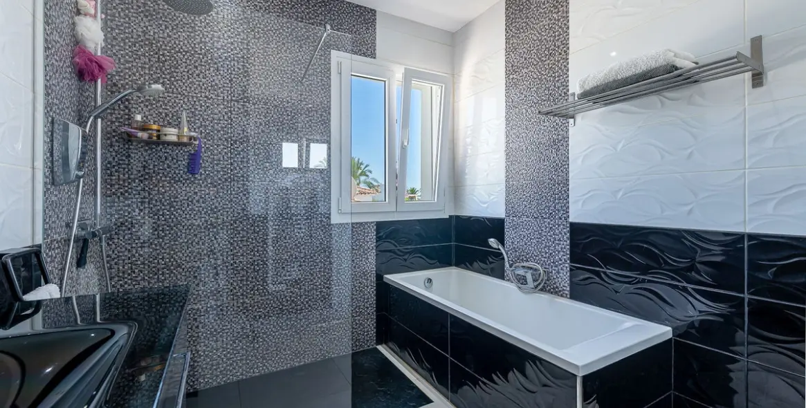 Продажа  отдельно стоящей виллы в Costalita 20