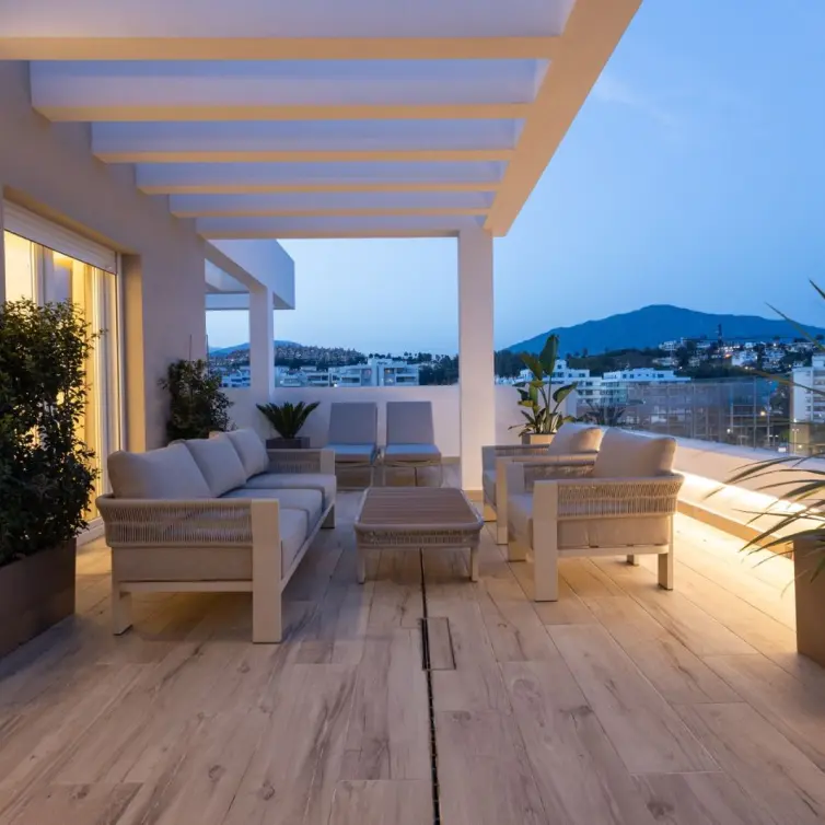 Venta de apartamento en planta media en Nueva Andalucía