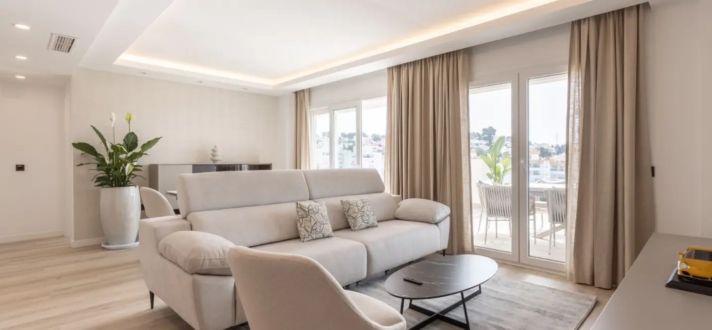 Venta de apartamento en planta media en Nueva Andalucía 1