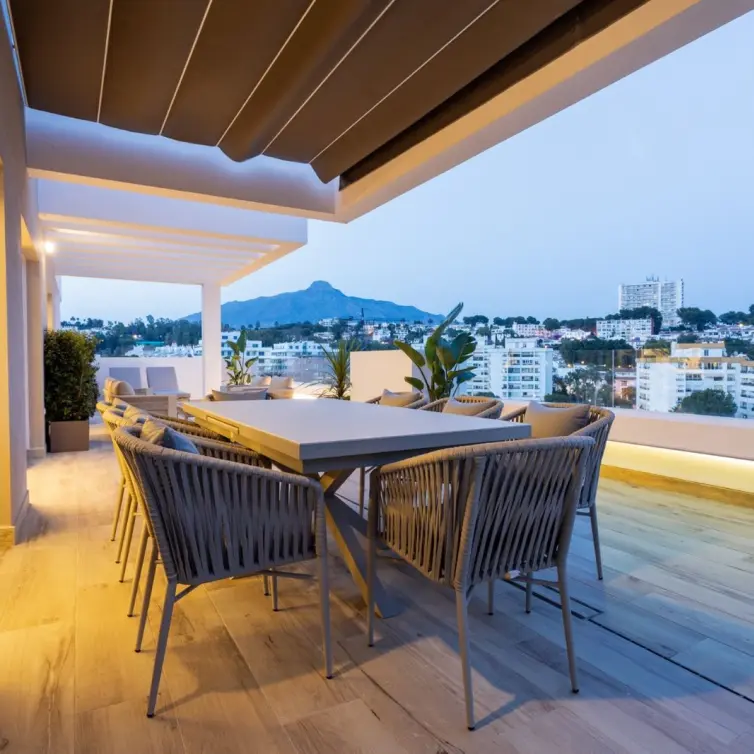 Venta de apartamento en planta media en Nueva Andalucía