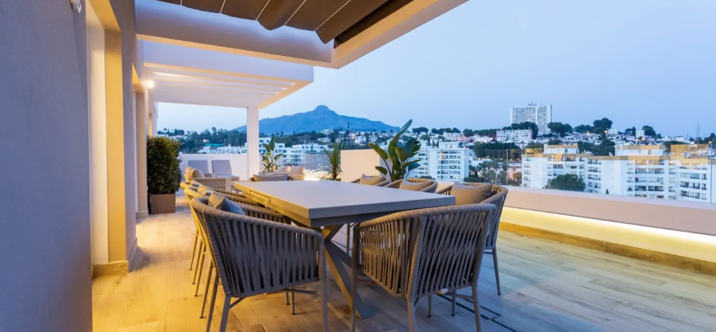 Venta de apartamento en planta media en Nueva Andalucía 2