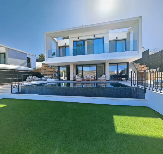 Продажа  отдельно стоящей виллы в Estepona