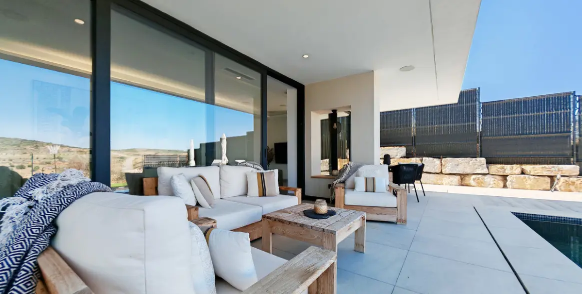 Продажа  отдельно стоящей виллы в Estepona 2