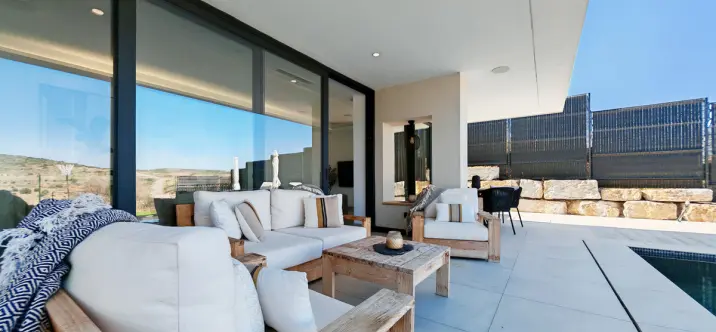 Продажа  отдельно стоящей виллы в Estepona 1