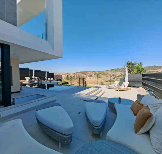 Продажа  отдельно стоящей виллы в Estepona