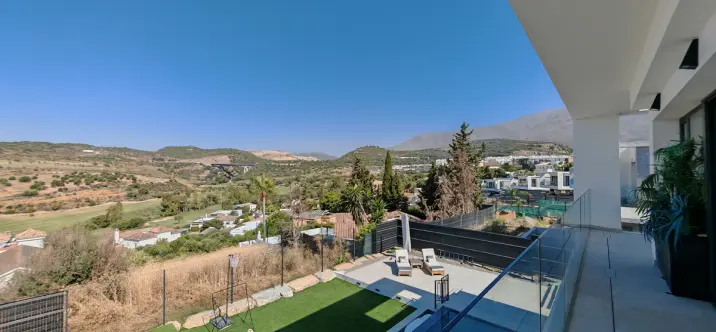 Продажа  отдельно стоящей виллы в Estepona 4