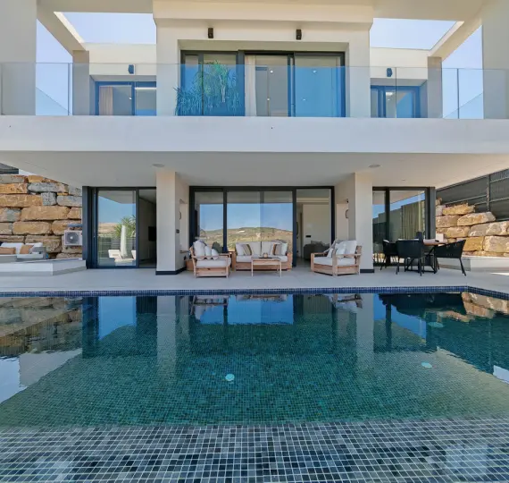 Продажа  отдельно стоящей виллы в Estepona