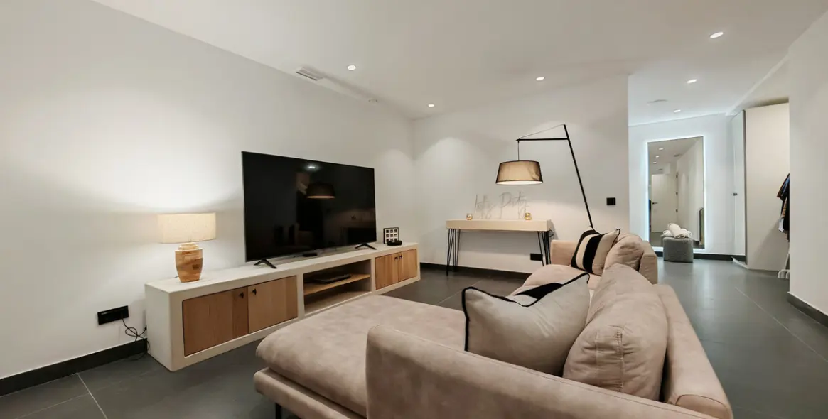 Продажа  отдельно стоящей виллы в Estepona 8