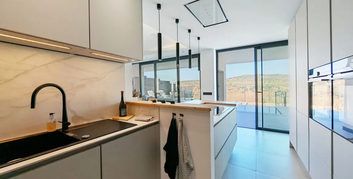 Продажа  отдельно стоящей виллы в Estepona 14