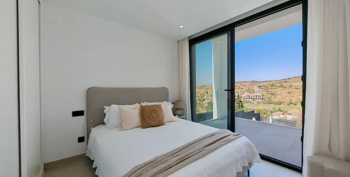 Продажа  отдельно стоящей виллы в Estepona 19