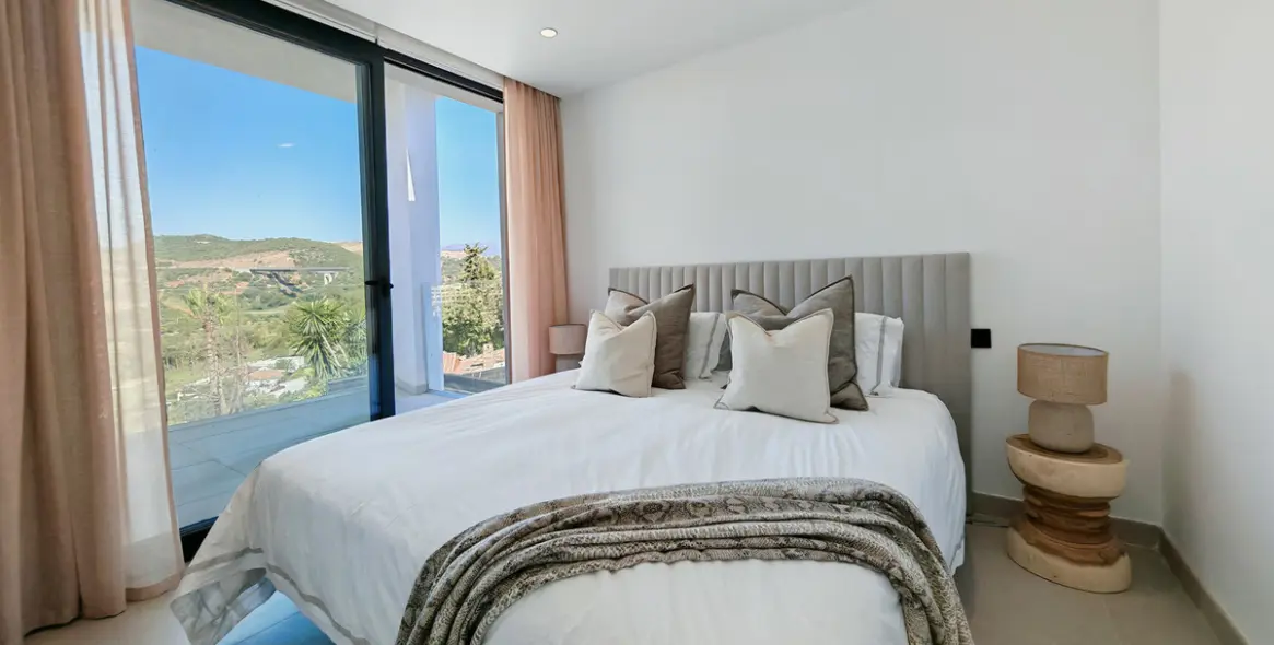 Продажа  отдельно стоящей виллы в Estepona 22