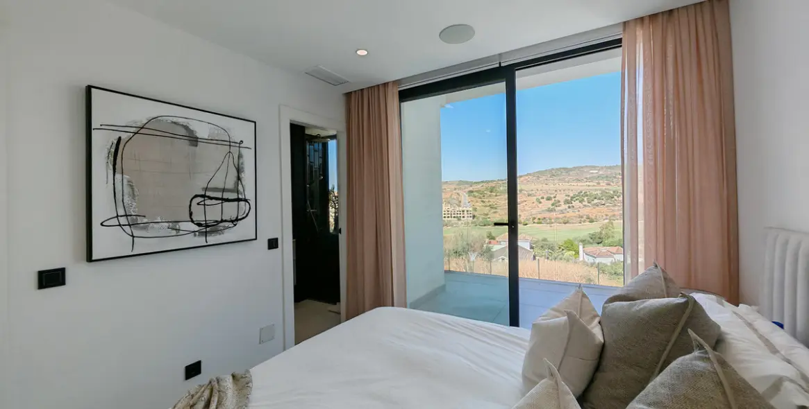 Продажа  отдельно стоящей виллы в Estepona 23