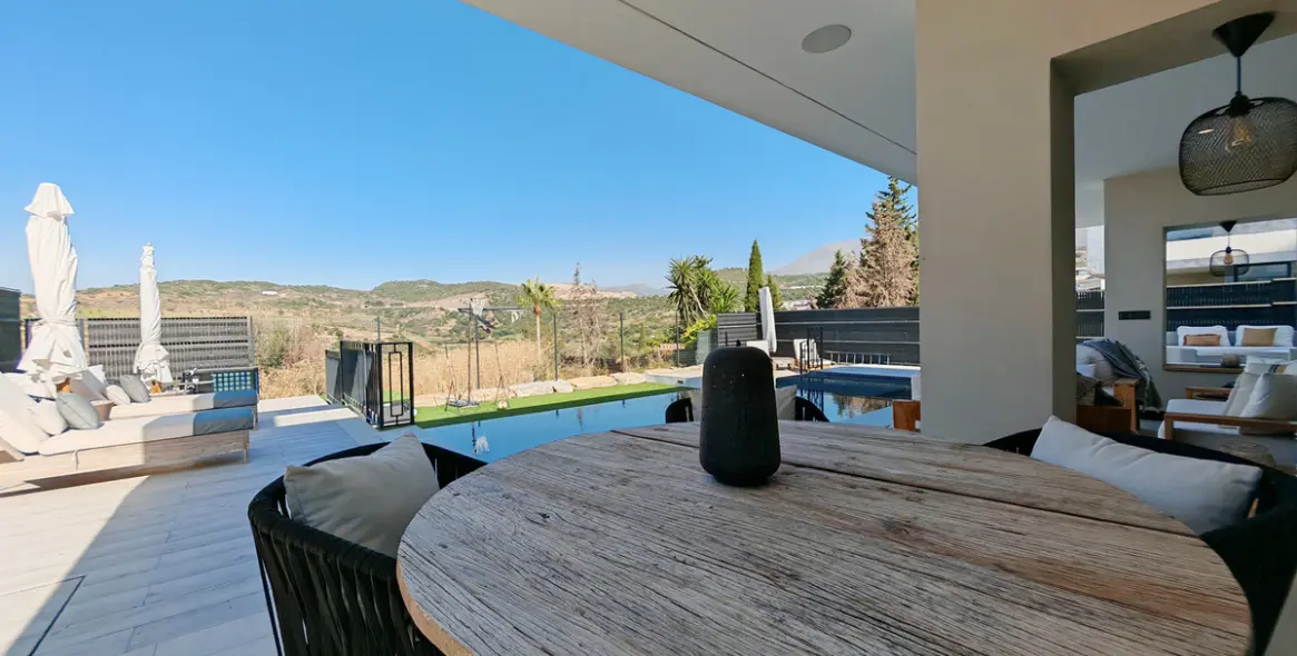 Продажа  отдельно стоящей виллы в Estepona 28