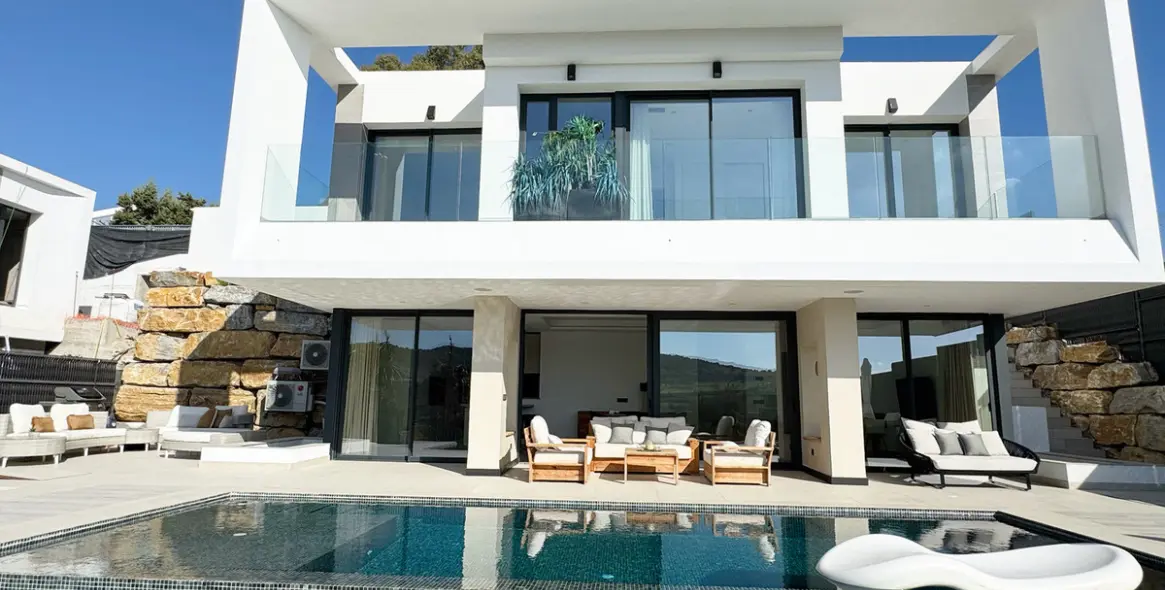 Продажа  отдельно стоящей виллы в Estepona 37