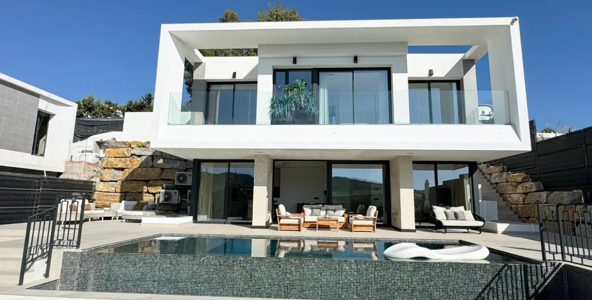 Продажа  отдельно стоящей виллы в Estepona 38