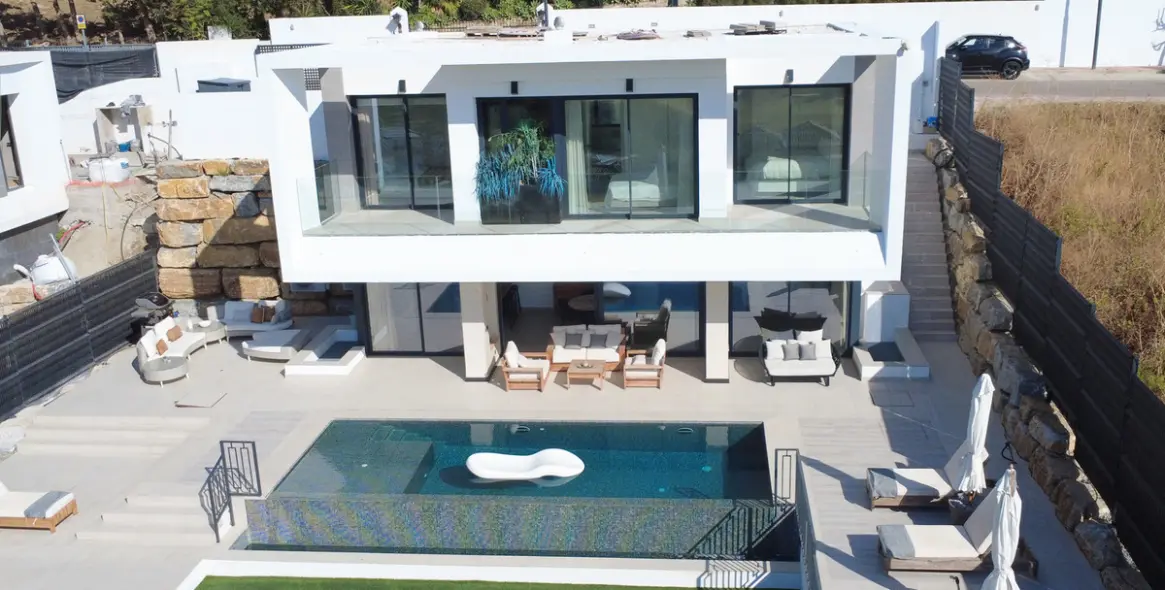 Продажа  отдельно стоящей виллы в Estepona 39