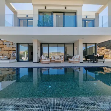 Sale of detached villa in Estepona