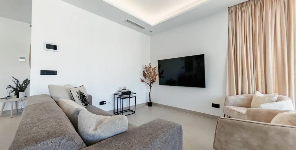 Продажа  отдельно стоящей виллы в Estepona 8