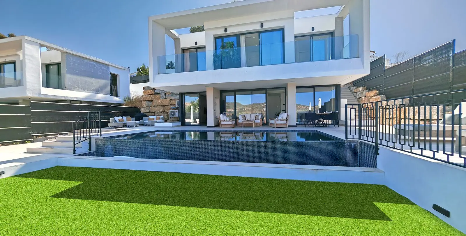 Venta de villa independiente en Estepona 1