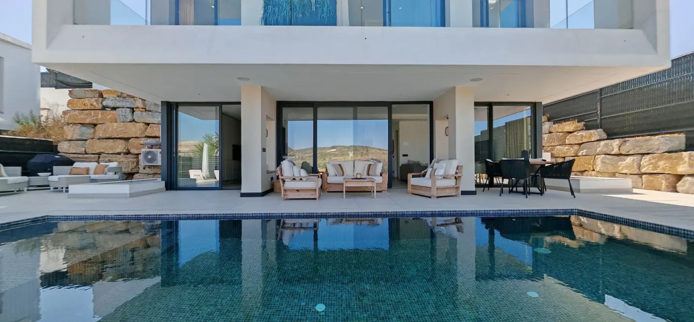 Sale of detached villa in Estepona 3